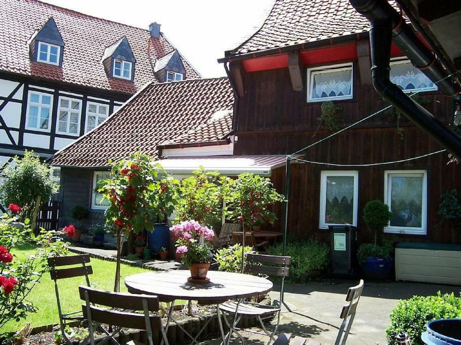 Altes Tageloehnerhaus Von 1510 Mit Garten Und Parkplatz Goslar Eksteriør bilde